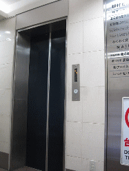 入り口エレベーター